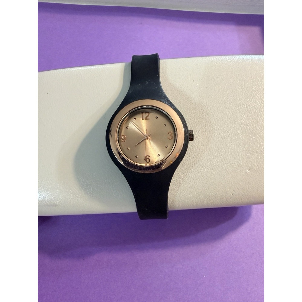 Time and Tru Watch Women 30mm Case Black Silicone Band- New Battery